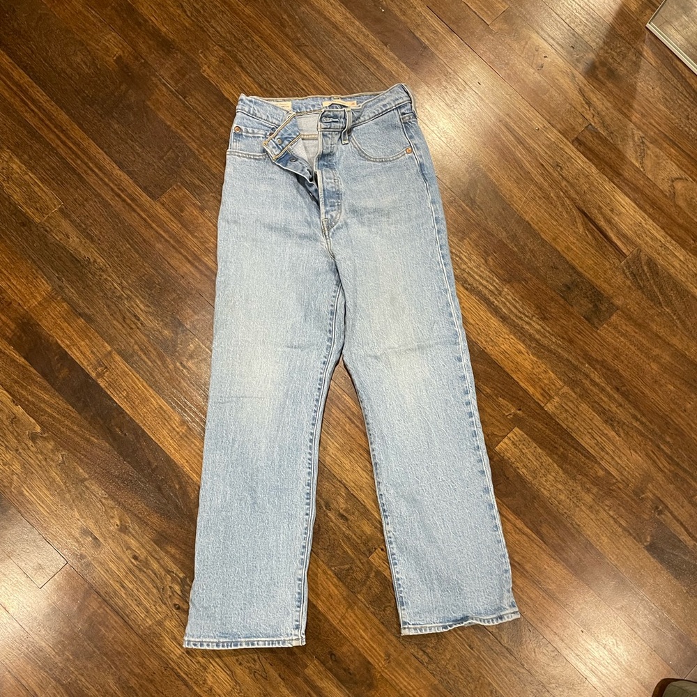 Levi’s premium ribcage straight, light wash